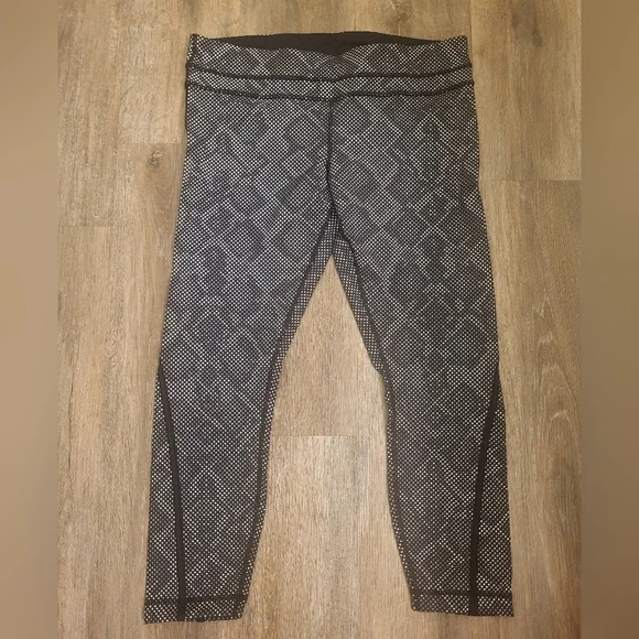 RARE Lululemon Pace Tight(Luxtreme) Lights Out Black/Ravish Reptile Silver 12 - Picture 6 of 15